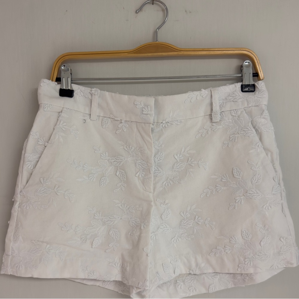 LOFT Women's Riviera Floral Embroidered Shorts NWT - Picture 2 of 9